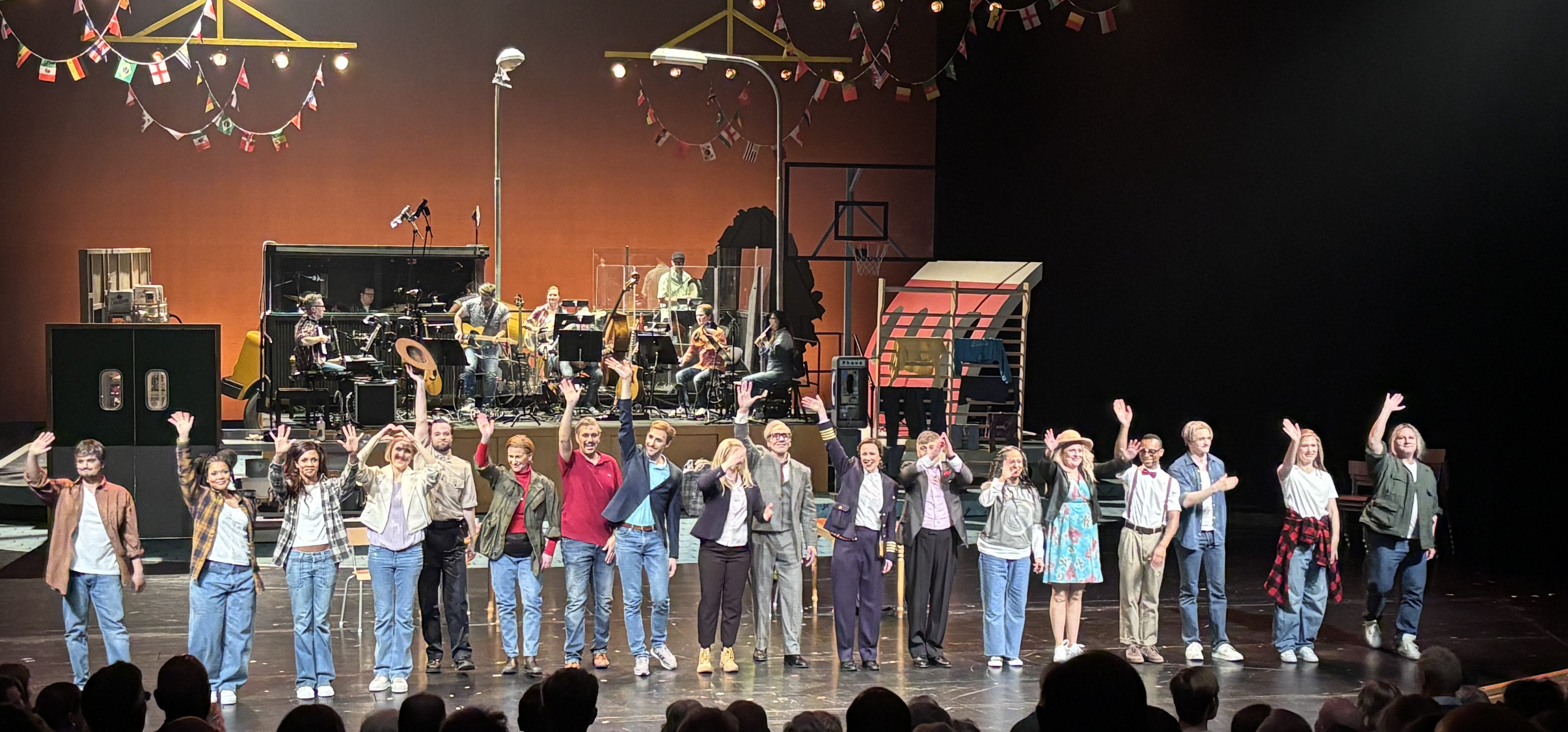 Come From Away – Dokumentarmusical om 9/11 rammer noget helt særligt